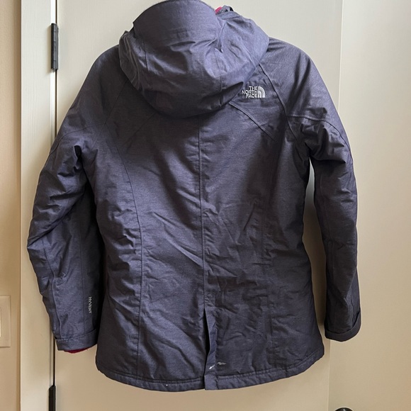 North Face HyVent Ski Jacket with Removable Inner Fleece Lining and hoodie - Picture 3 of 16